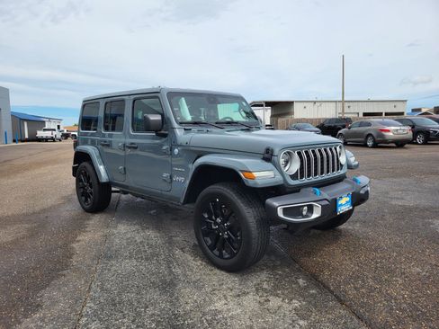Used 2024 Jeep Wrangler Unlimited Sahara AWD/4WD image 7