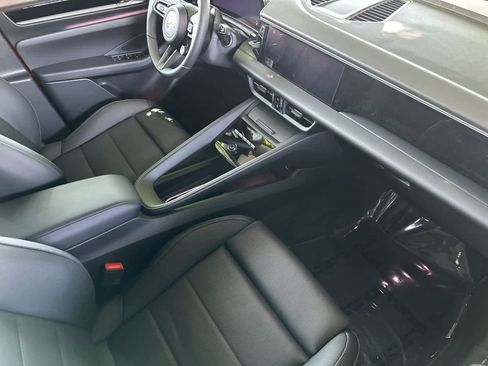 New 2026 Porsche Macan Electric RWD image 17