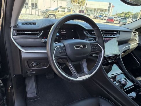 Used 2022 Jeep Grand Cherokee L Limited w/ Black Appearance Package AWD/4WD image 17