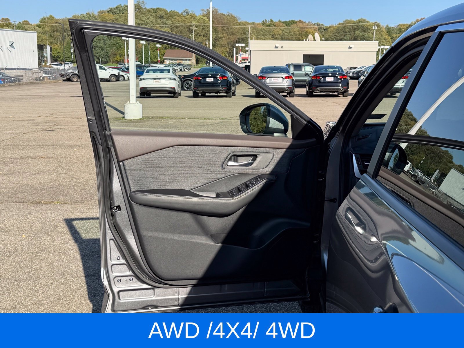 Used 2023 Nissan Rogue SV AWD/4WD image 13