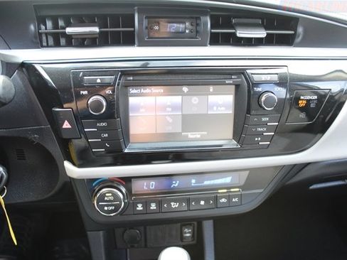 Used 2014 Toyota Corolla LE FWD image 12