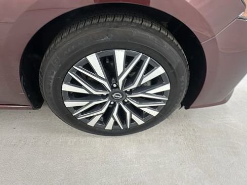 Certified 2024 Nissan Altima 2.5 SV image 9