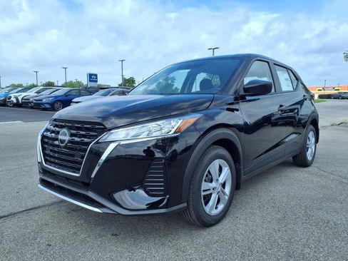 New 2025 Nissan Kicks Play S image 4