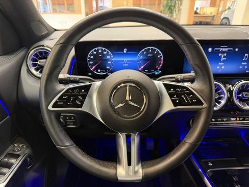 Certified 2025 Mercedes-Benz GLB 250 image 8