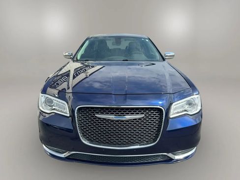 Used 2017 Chrysler 300 C RWD image 3