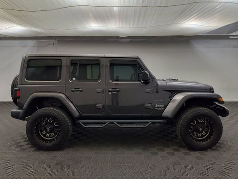 Used 2018 Jeep Wrangler Unlimited Sahara AWD/4WD image 8