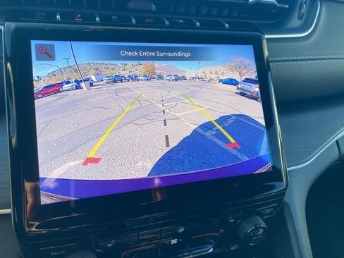 New 2025 Jeep Grand Cherokee L Limited w/ Black Appearance Package AWD/4WD image 9