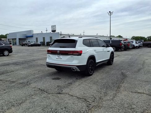 Used 2025 Volkswagen Atlas Peak Edition SE AWD/4WD image 22