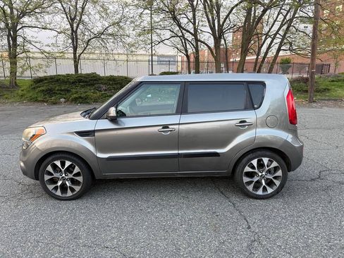 Used 2012 Kia Soul ! FWD image 4