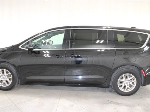 Used 2025 Chrysler Pacifica Select FWD image 6
