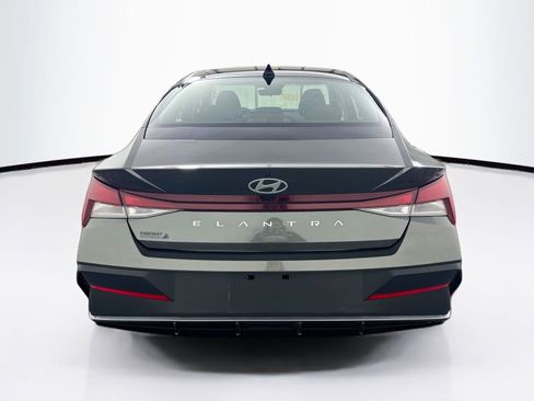 Used 2024 Hyundai Elantra SEL FWD image 16