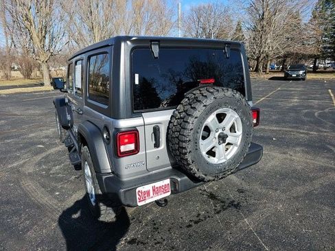 Used 2019 Jeep Wrangler Unlimited Sport S image 3
