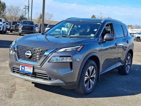 Used 2022 Nissan Rogue SV w/ SV Premium Package image 5