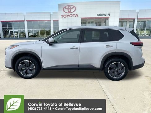 Used 2025 Nissan Rogue SV FWD image 2