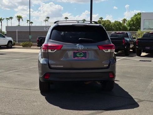 Used 2018 Toyota Highlander XLE FWD image 7