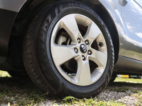Used 2018 Kia Soul FWD image 29