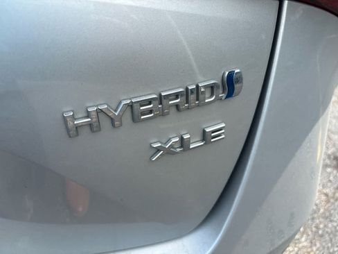 Used 2019 Toyota Prius XLE w/ Advanced Technology Package AWD/4WD image 20