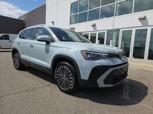 New 2026 Volkswagen Taos SE FWD image 30