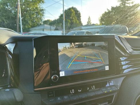 Used 2025 Toyota Camry SE image 10