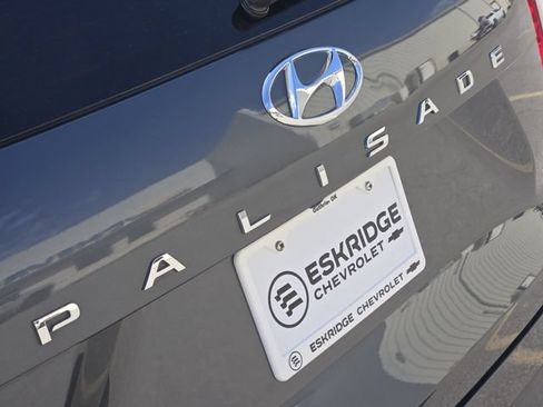Used 2021 Hyundai Palisade Limited FWD image 11