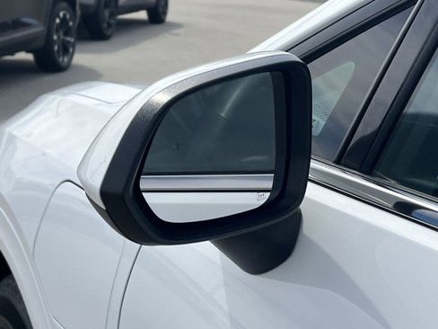 Used 2025 Chevrolet Equinox EV LT w/ Convenience Package image 18