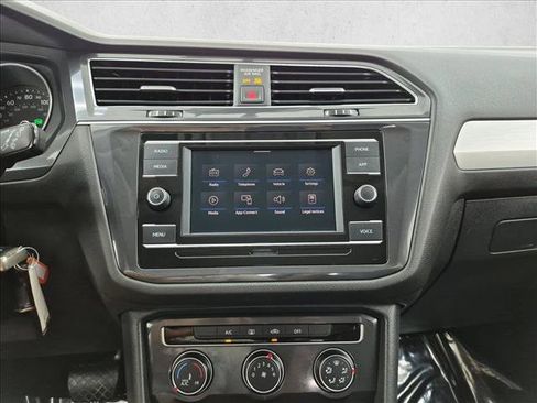 Used 2021 Volkswagen Tiguan S FWD image 15