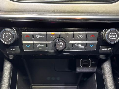Used 2023 Jeep Compass Limited AWD/4WD image 33