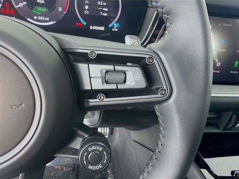 New 2025 Porsche Cayenne E-Hybrid image 15