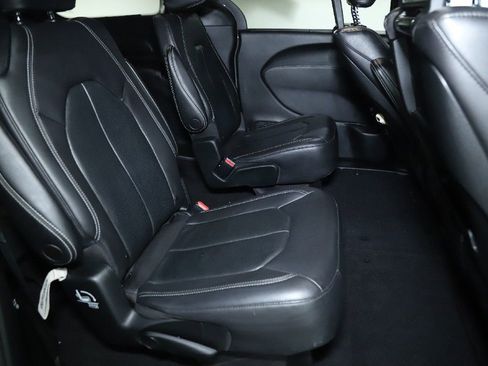 Used 2021 Chrysler Pacifica Touring-L w/ Uconnect Theater Family Group image 32
