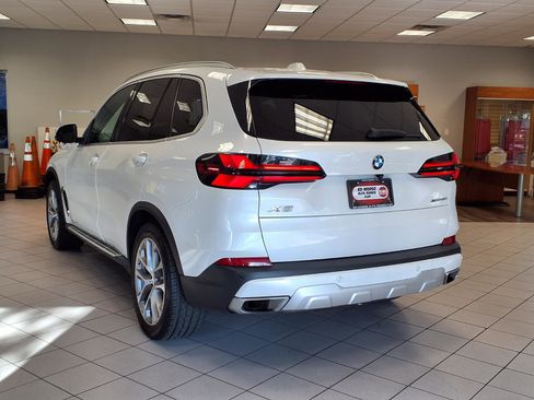 Used 2024 BMW X5 xDrive40i w/ Premium Package AWD/4WD image 3