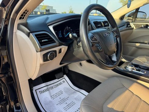 Used 2018 Ford Fusion SE w/ Fusion SE Technology Package FWD image 21