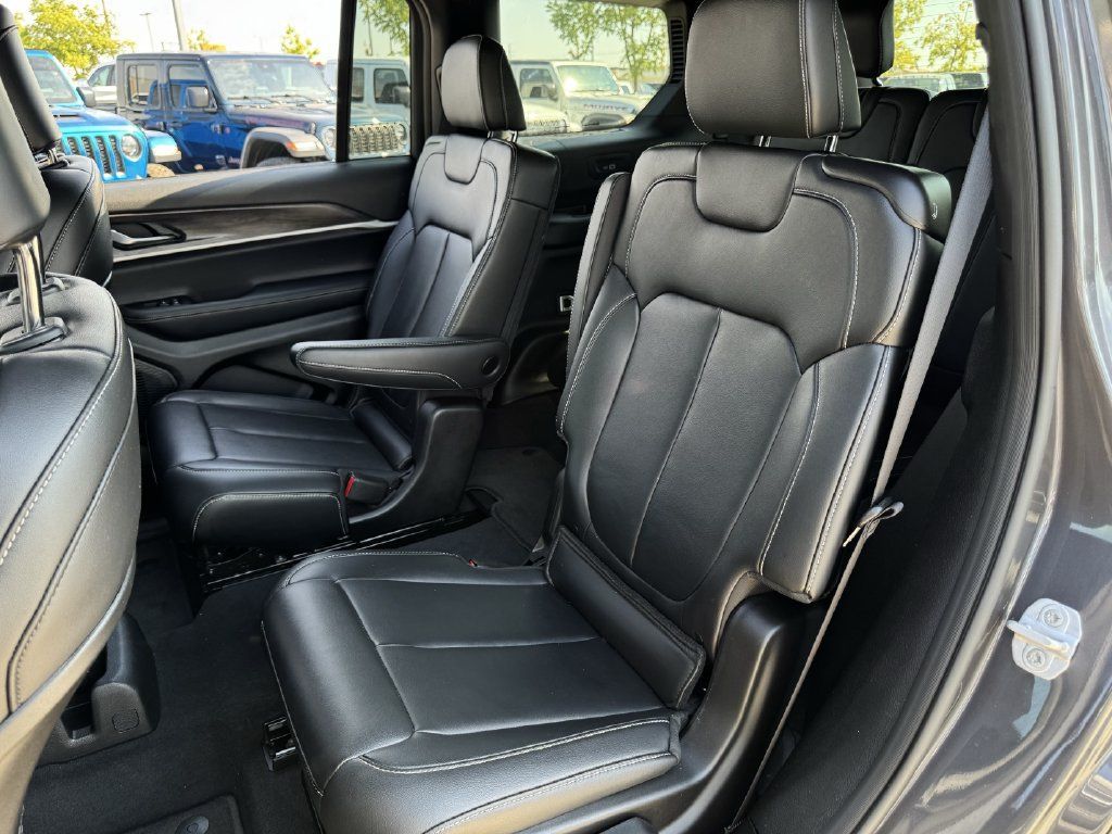 Used 2025 Jeep Grand Cherokee L Limited RWD image 26