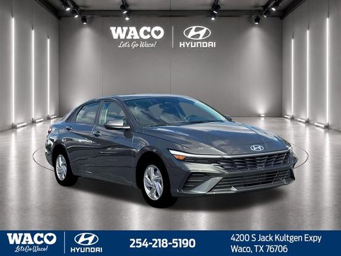 Used 2026 Hyundai Elantra SE FWD image 1