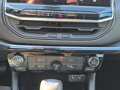 New 2026 Jeep Compass Latitude image 28