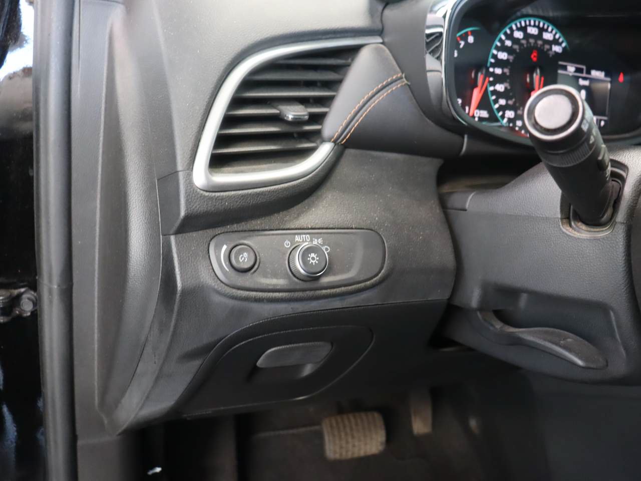 Used 2022 Chevrolet Trax LS w/ Tint and Cruise Package FWD image 12