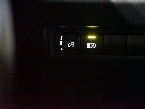 Used 2023 Toyota RAV4 Limited image 24