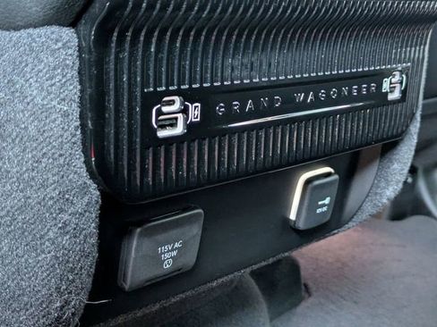 Used 2023 Jeep Grand Wagoneer 4WD w/ Convenience Group III image 18