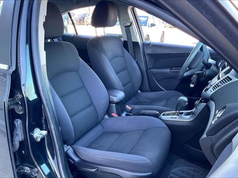 Used 2016 Chevrolet Cruze LT image 7