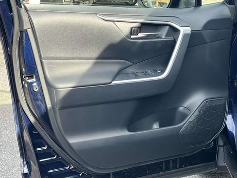 Used 2019 Toyota RAV4 XLE Premium image 15