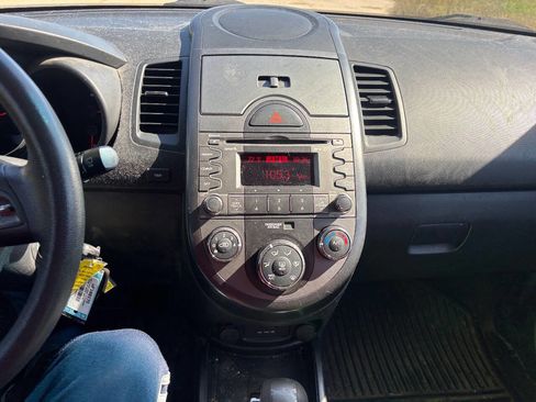 Used 2011 Kia Soul + image 12