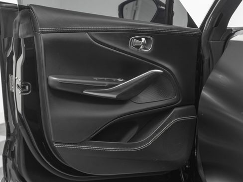 Used 2021 Aston Martin DBX image 31