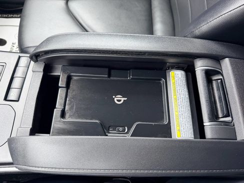 Used 2020 Toyota Highlander XLE FWD image 55