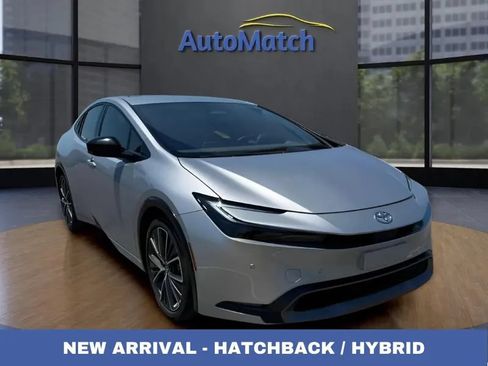 Used 2024 Toyota Prius XLE FWD image 1