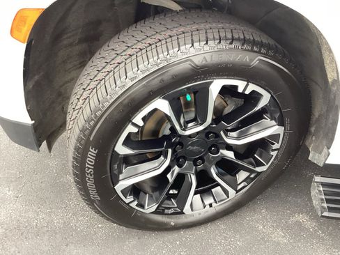 Used 2023 Chevrolet Suburban High Country w/ Premium Package 2 image 23