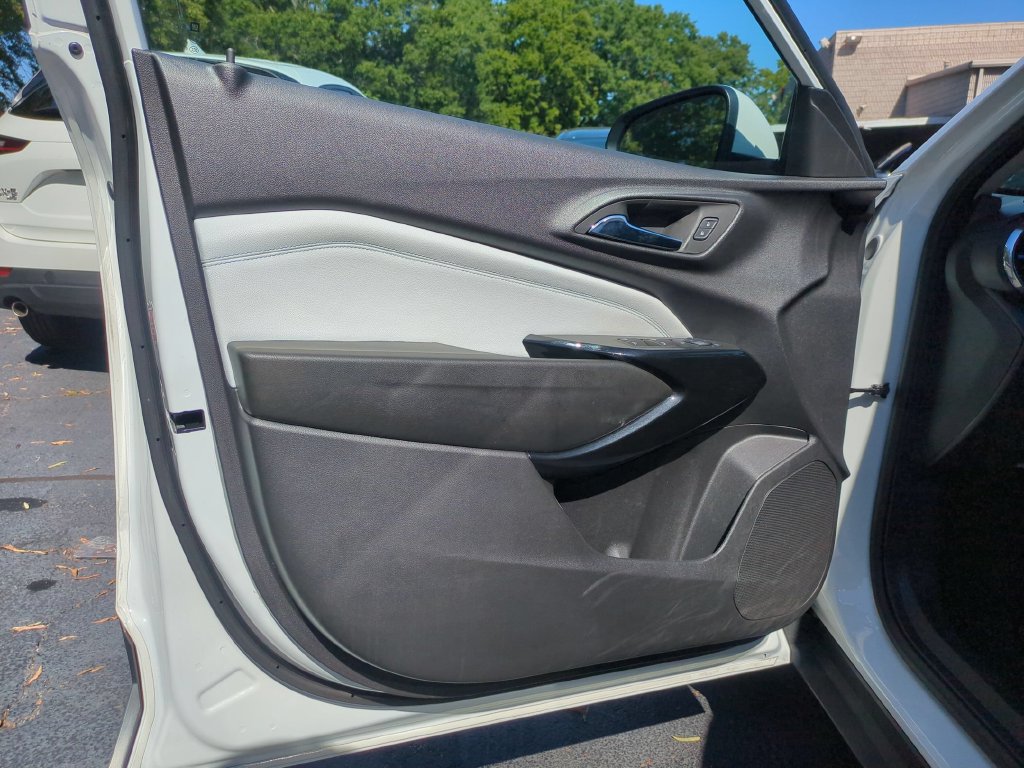 Used 2026 Chevrolet Trax LT FWD image 13