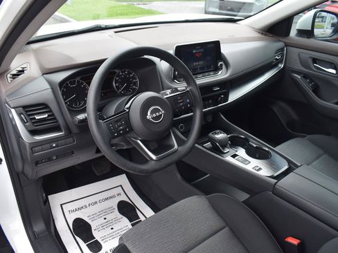 Used 2023 Nissan Rogue SV FWD image 27