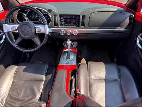 Used 2006 Chevrolet SSR w/ Preferred Equipment Group RWD image 13