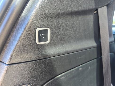 Used 2025 Chrysler Pacifica Select FWD image 17