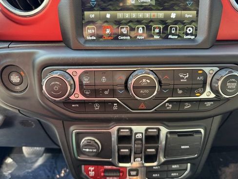 Used 2020 Jeep Wrangler Unlimited Rubicon AWD/4WD image 22