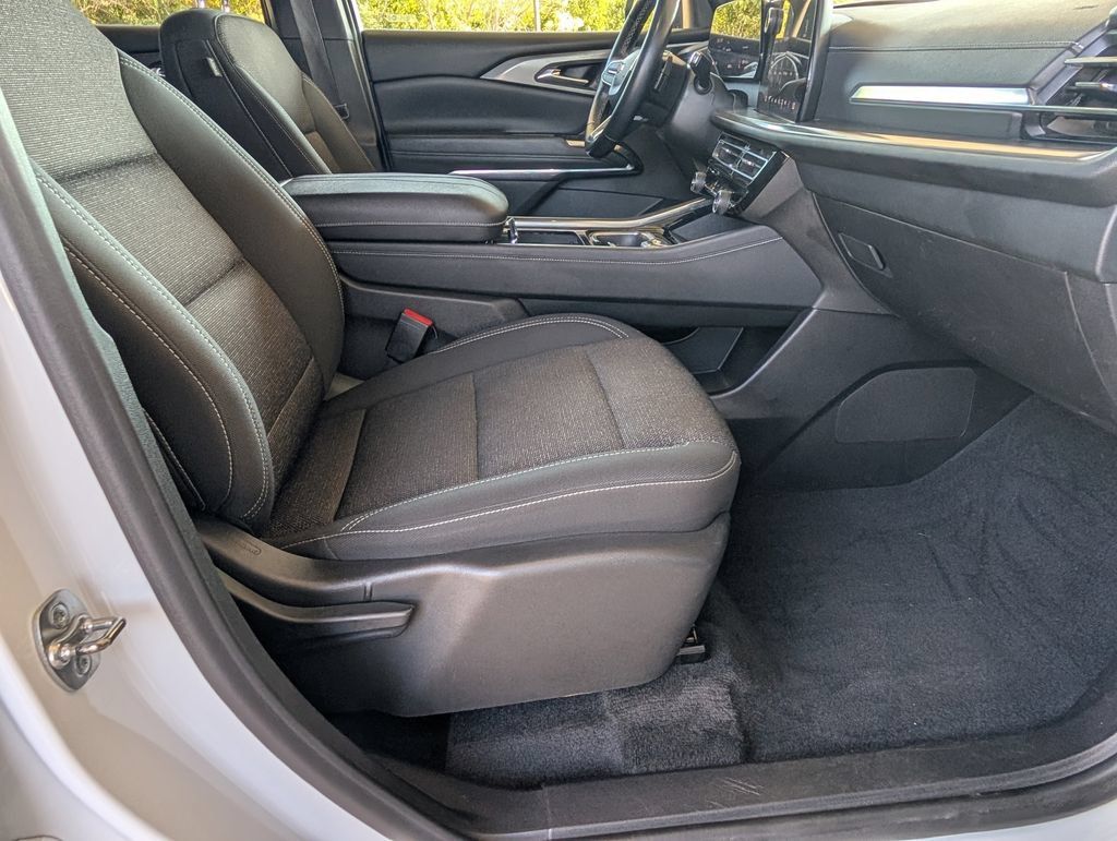Used 2024 Chevrolet Traverse LT FWD image 24